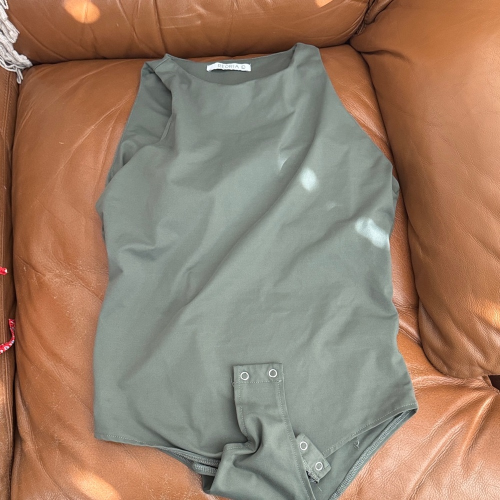 ReoRia Olive Sleeveless Top